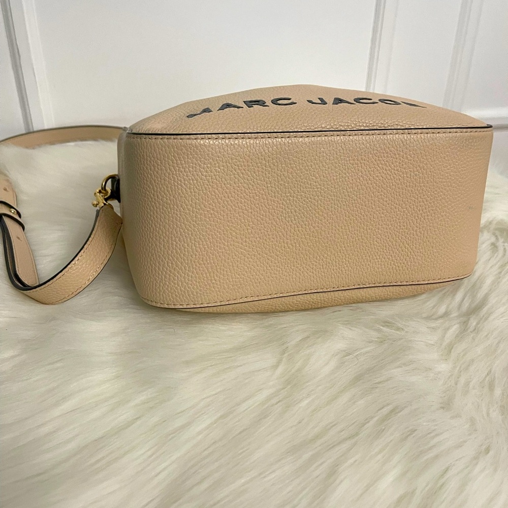 Marc Jacobs Tan Crossbody Bag with Gold Hardware - Picture 3 of 5